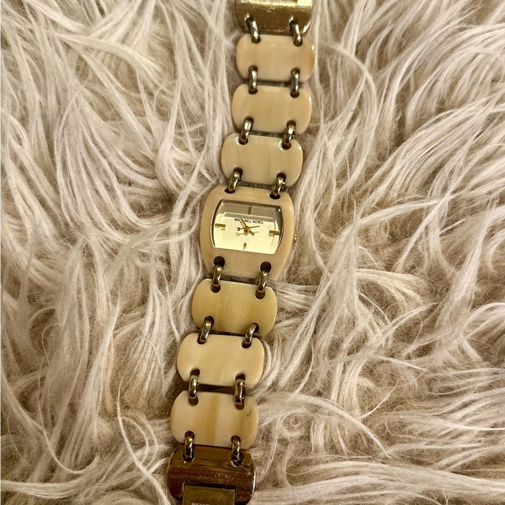 Michael Kors Gold and Cream shell-like marble-like women’s Watch Bracelet